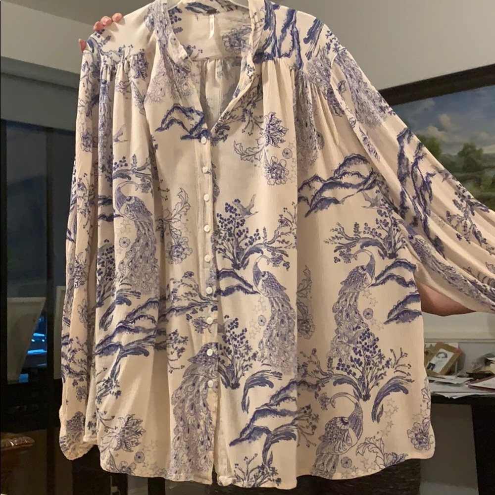 Free people flowy top!